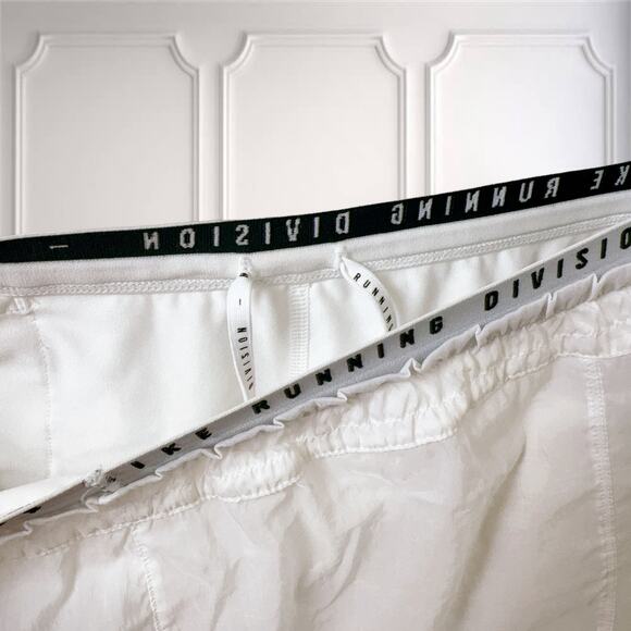 Women's Nike Tempo Luxe Run Division Women's 2-In-1 Running Shorts (White S) - Picture 9 of 11